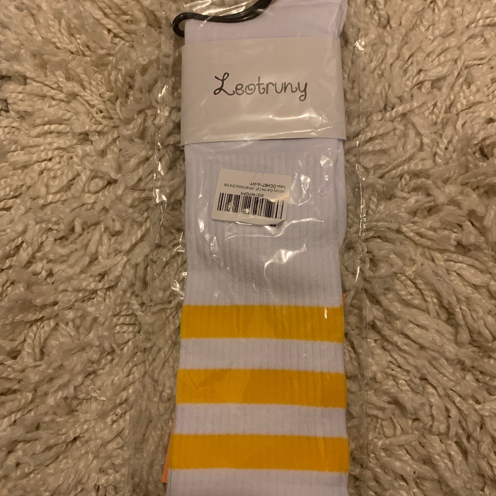 NWT knee high white with yellow stripe tube socks!